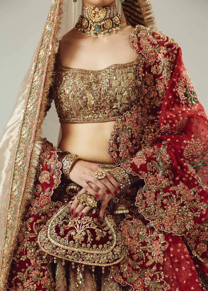 Brilliant Bridal Lehenga Choli With Maroon Dupatta For Wedding