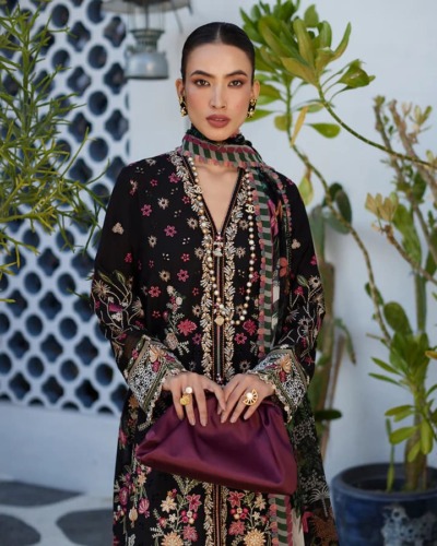 Pakistani Party Black Floral Long Kameez - Image 3