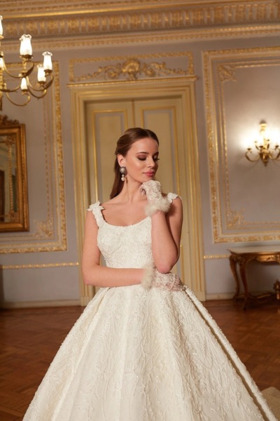 Off-White Bridal Gown in Princess Style for Weddings - Image 3