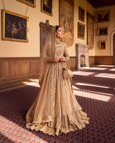 Traditional Gold Bridal Pishwas with Elegant Lehenga - Image 4